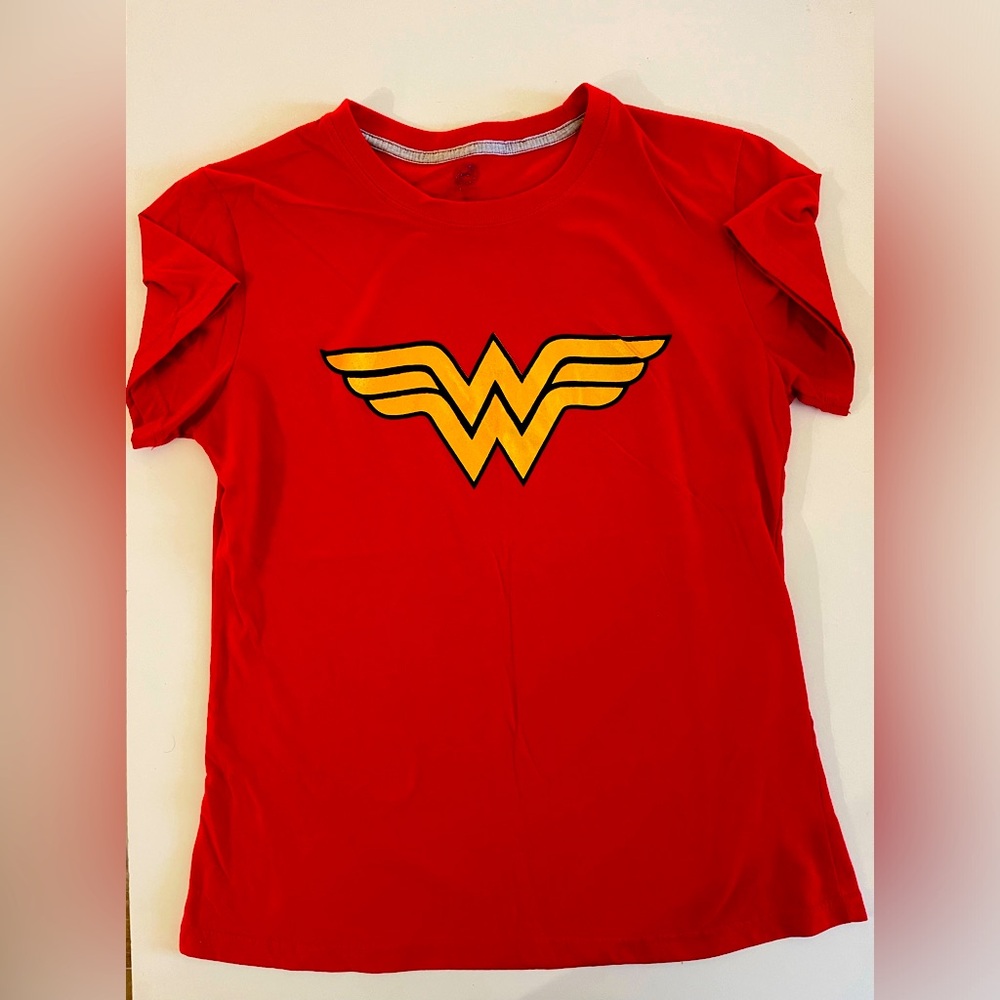 Wonder woman Red Tee-shirt. Size XL